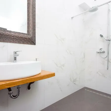 Apartman Antique Stone *